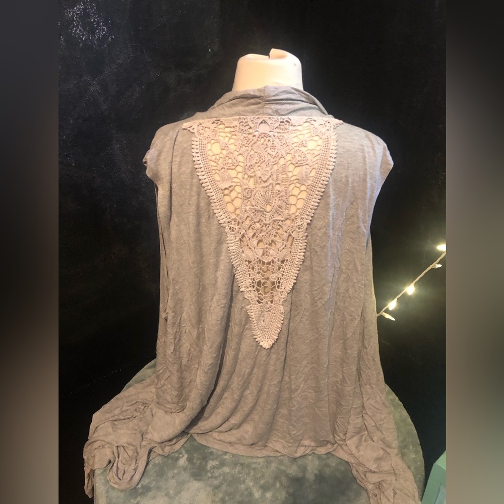 EUC 26/28 Sleeveless Cardigan A Sumer. Vest Heather Gray with White Macrame Back